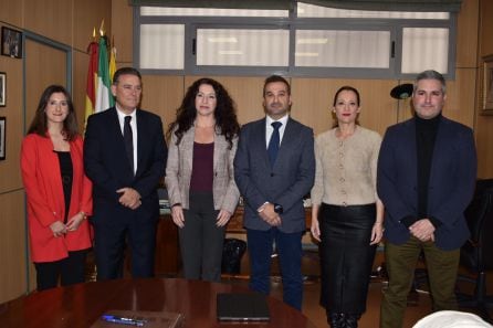 Autoridades municipales y provinciales reciben a la Consejera en el Ayuntamiento de Linares