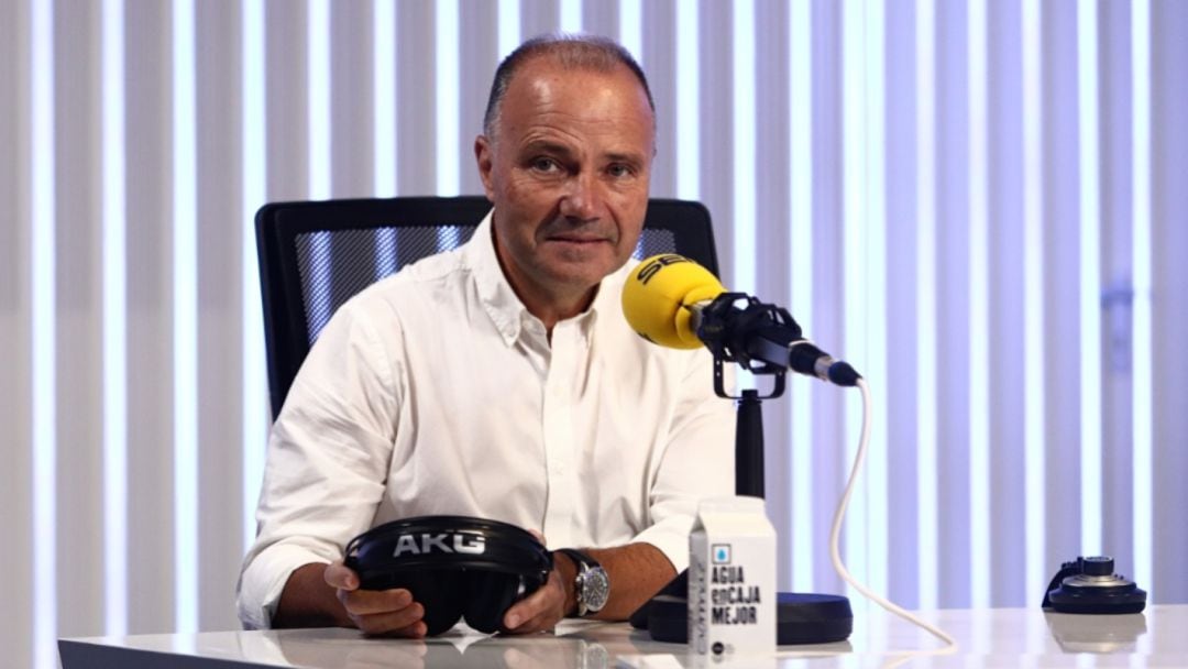 José Antonio Marcos, en el estudio principal de la Cadena SER.