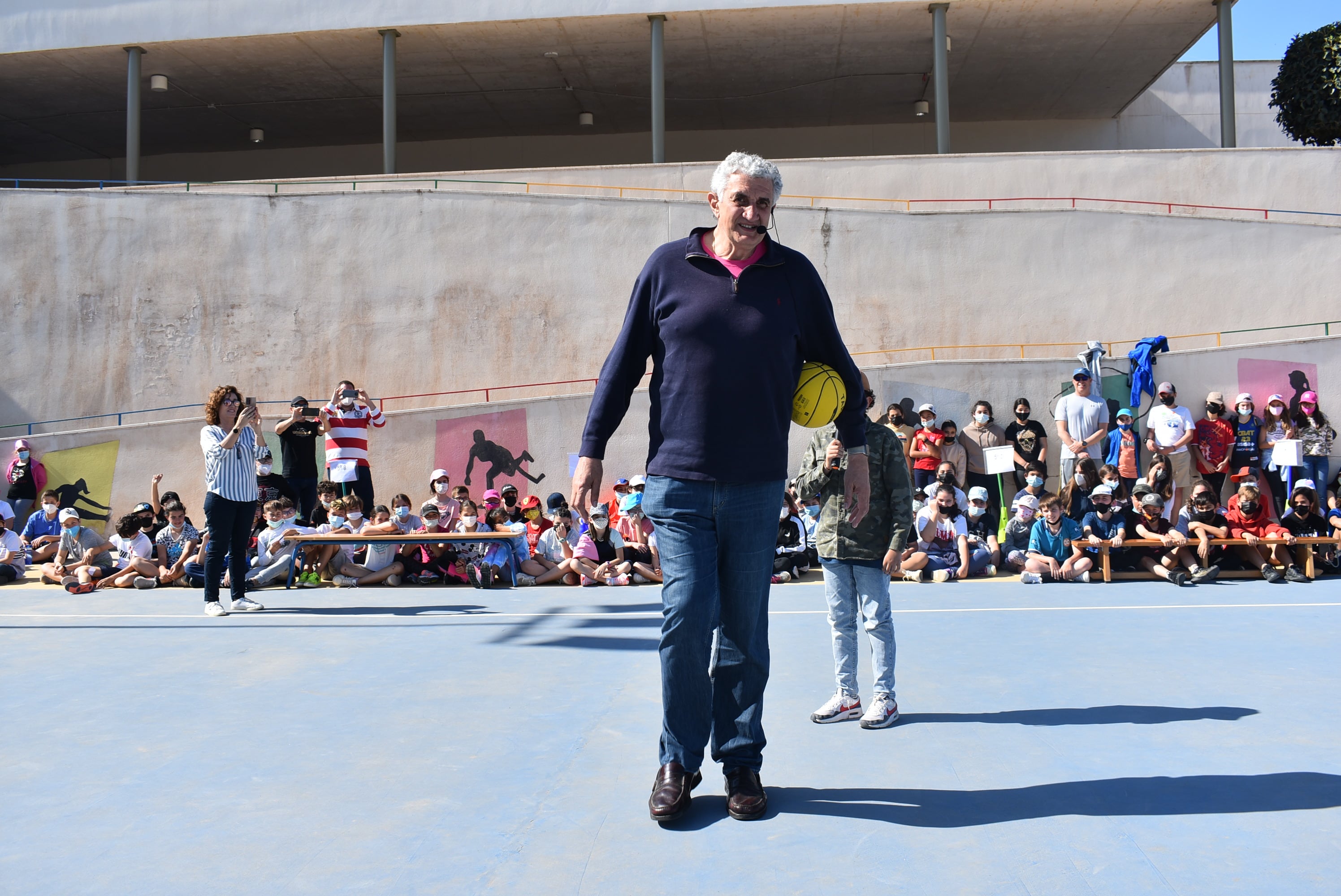 El ex jugador del Real Madrid y la Selección Española Fernado Romay estuvo en Alhaurín de la Torre promocionando el Mundial Sub-17 de baloncesto