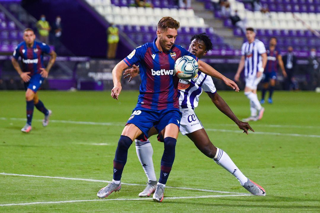 Ruben Rochina of Levante UD is tackled by Mohammed Salisu of Real Valladolid 