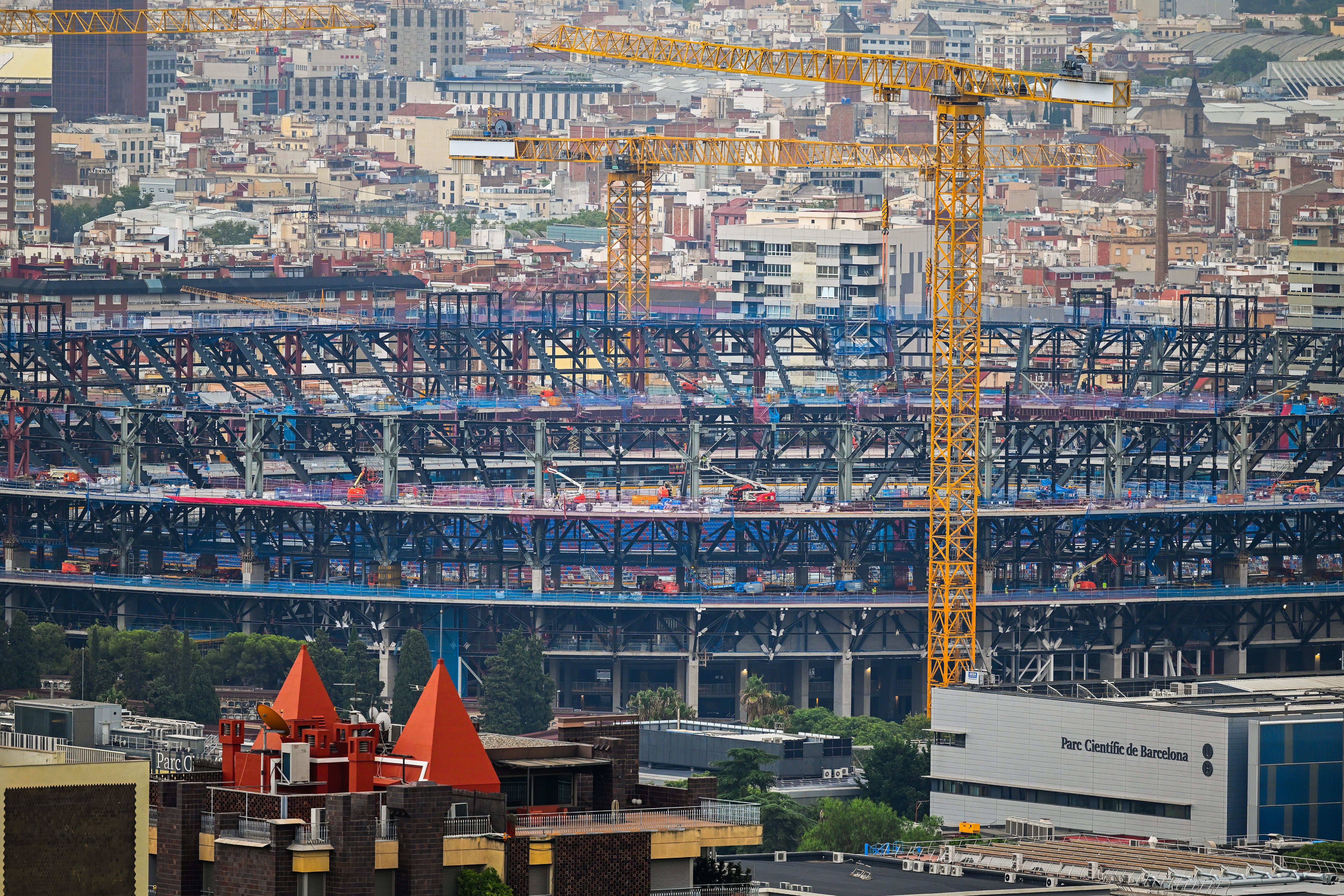 BARCELONA, SPAIN - AUGUST 25: A general view of the outside of the Spotify Camp Nou stadium under construction on August 25, 2025 in Barcelona, Spain. (Photo by David Ramos/Getty Images)