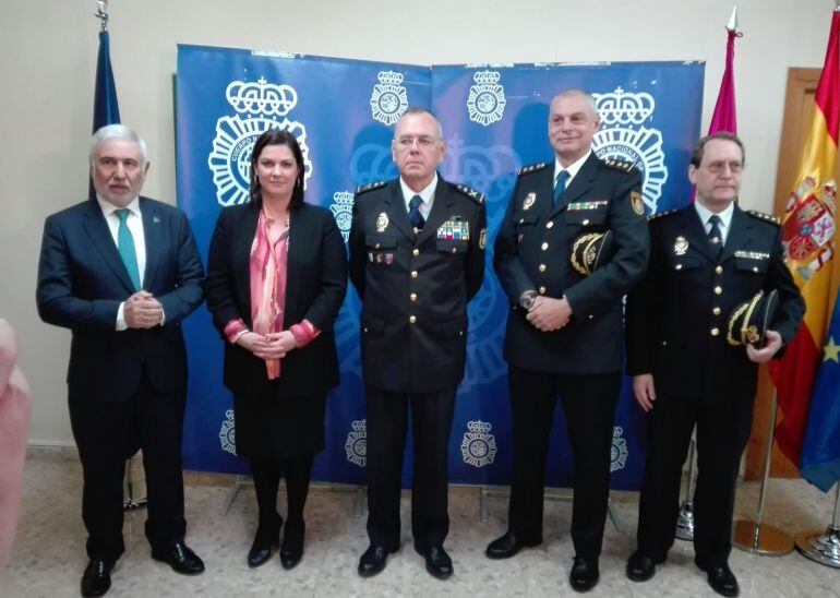 Mandos policiales y representantes políticos en la toma de posesión del nuevo comisario de Puertollano, Juan Ignacio Parreño