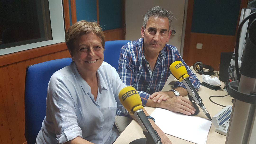 María Jesús Cedrún y José Ángel San Martín en el estudio de Radio Santander 