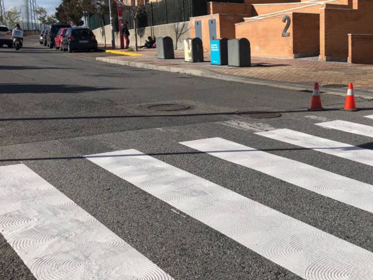 Colmenar mejora la señalización de sus pasos de peatones