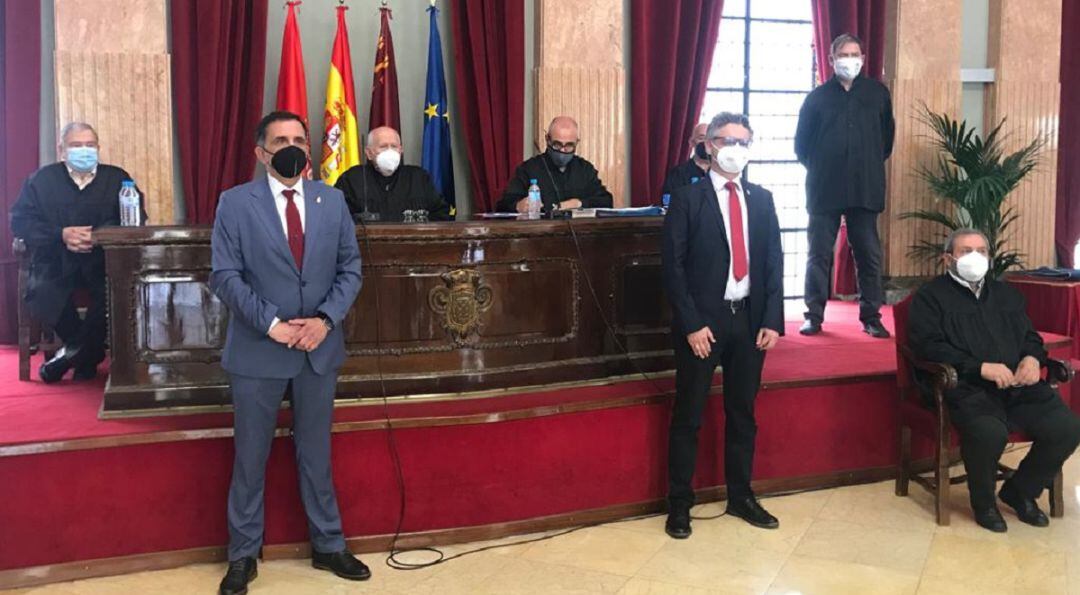 José Antonio Serrano junto al Consejo de Hombres Buenos