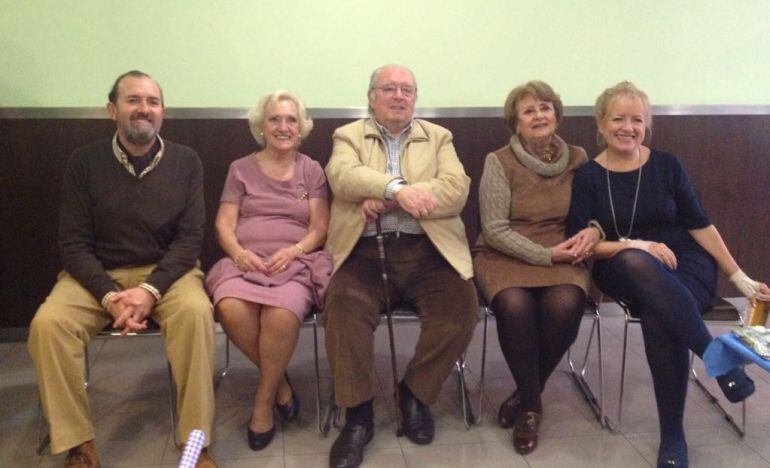 Durante la celebración de su 80 cumpleaños junto a sus hermanos. En la foto Falé, Maribel., Emilio, Lili y Reyes