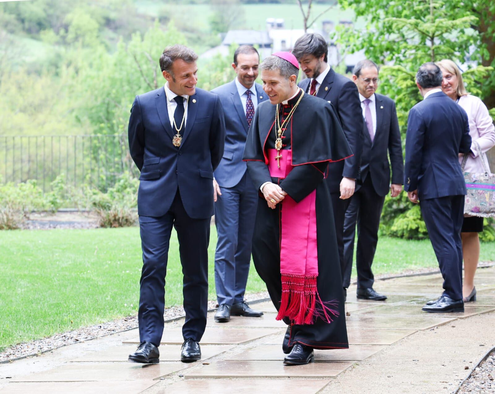 Els coprínceps, Emmanuel Macron i Josep Lluís Serrano Pentinat, s'han reunit a Ràdio Andorra per tractar el present i el futur del país