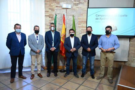 Representantes de la FEDA y Diputación Provincial junto a los alcaldes de Linares, Marmolejo y Jaén.