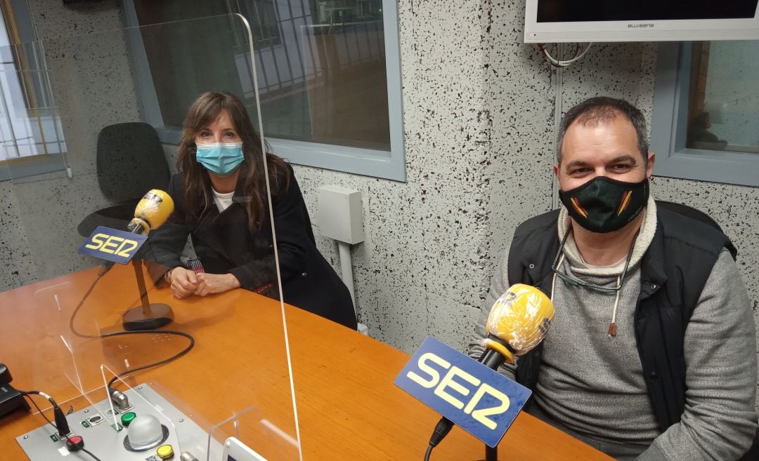 Teresa Ramos y Antonio Mosquera, miembros de la Policía Nacional,en nuestros estudios. 