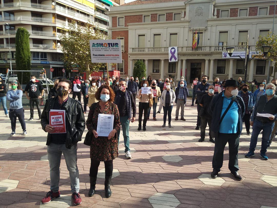 Concentración del sector de la hostelería este jueves frente a Subdelegación del Gobierno en Castelló.