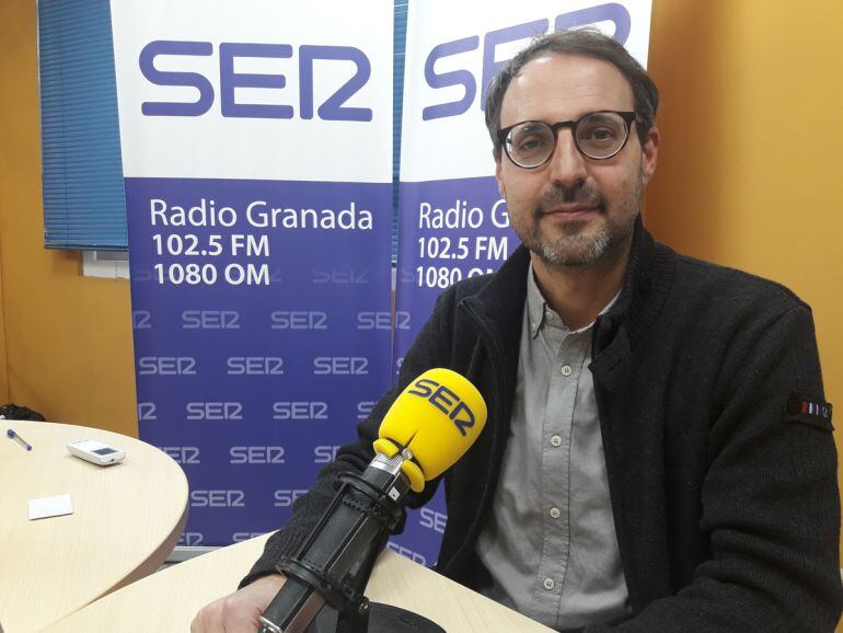 Alberto Matarán, en los estudios de Radio Granada