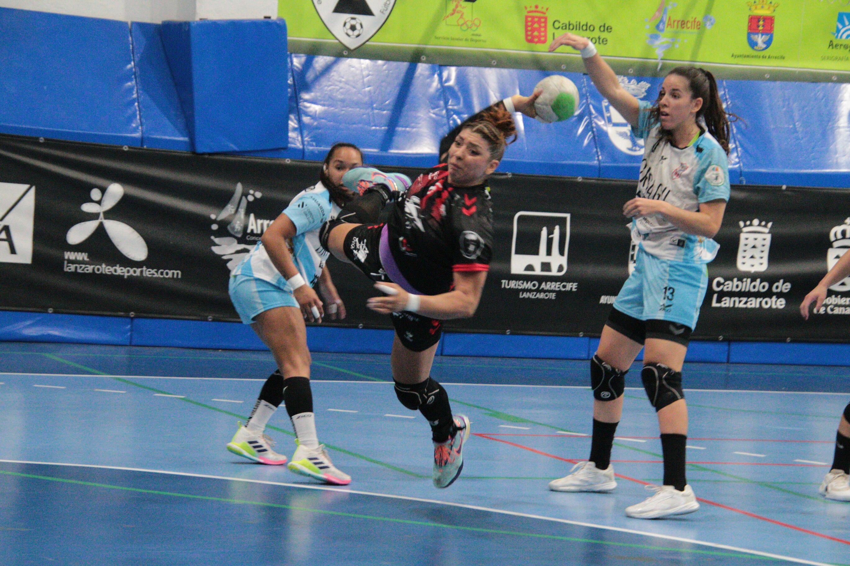 Lanzamiento del CICAR Lanzarote Ciudad de Arrecife frente al Guardés.