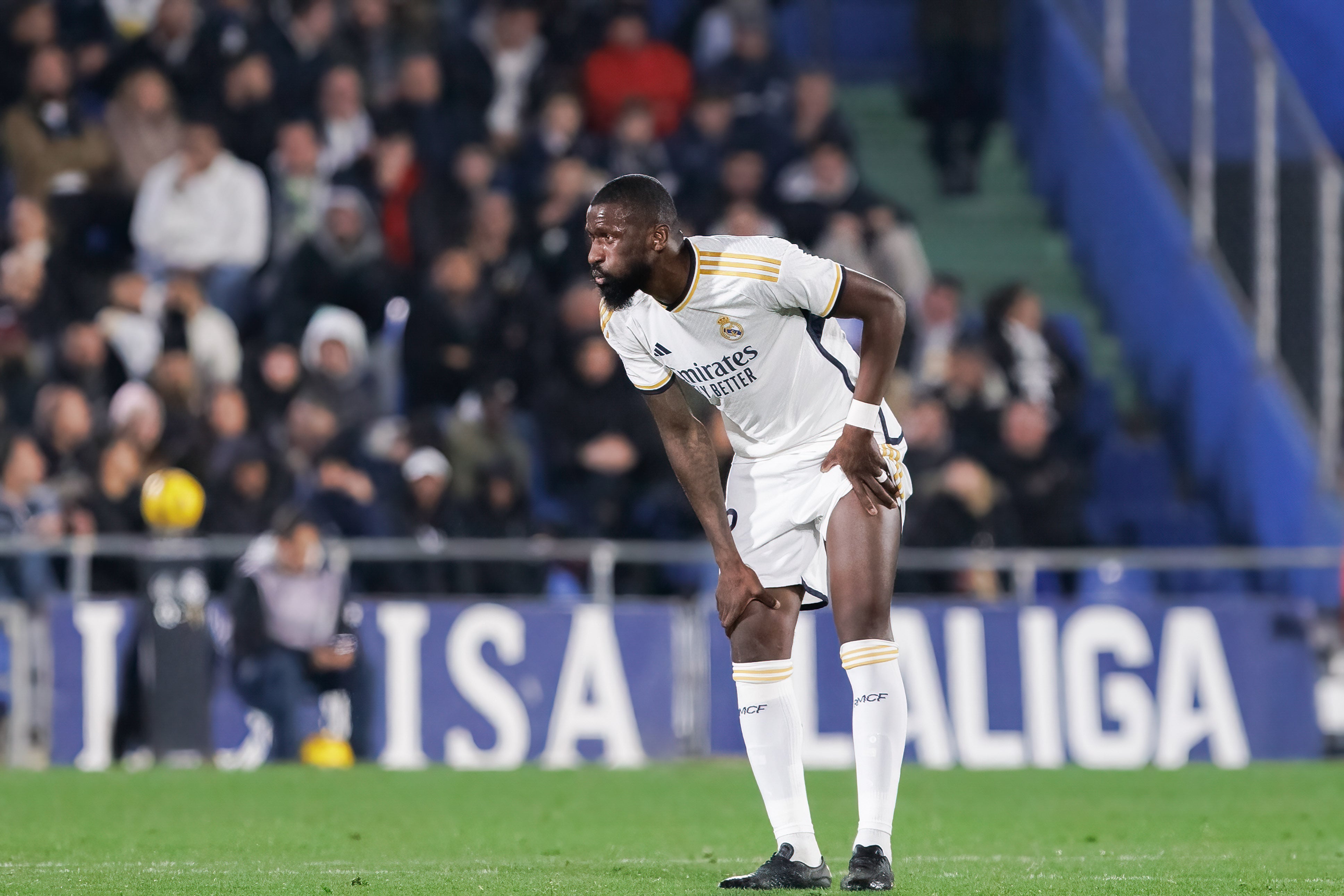 Antonio Rudiger se lesiona durante el último partido de liga.