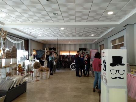 Los salones del hotel Sierra de Quesada recogieron 23 stads con todo lo relacionado con las celebraciones