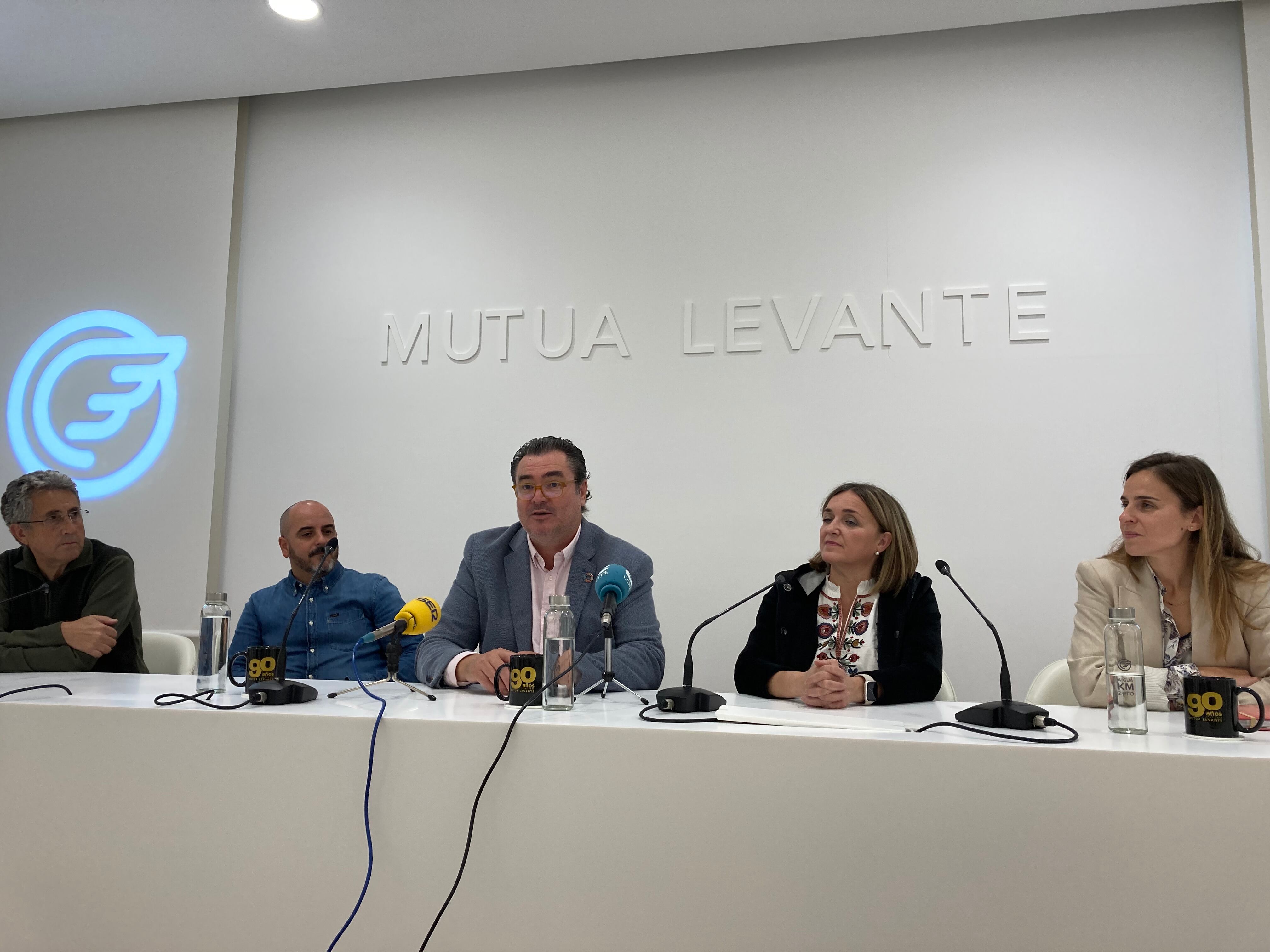 Carmina Doménech en el centro de la imagen