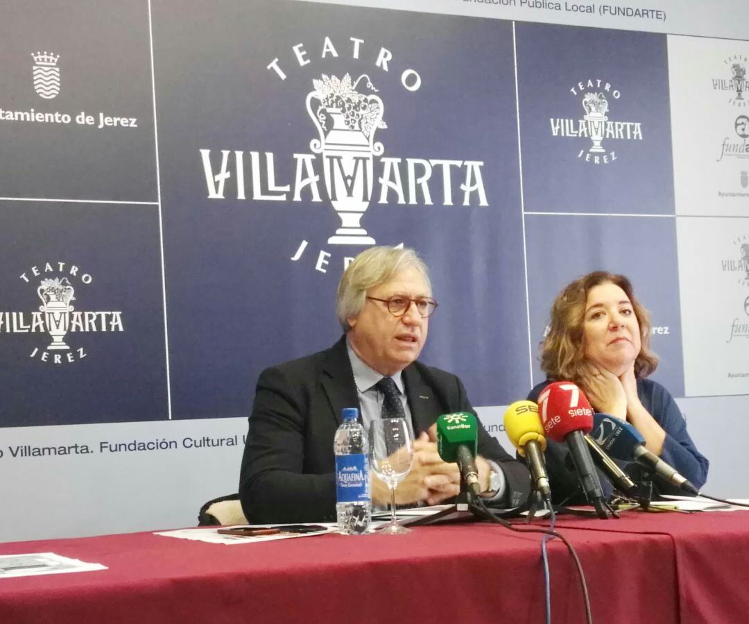 Paco Camas, teniente de alcaldesa del Ayuntamiento de Jerez e Isamay Benavente, directora del Festival de Jerez
