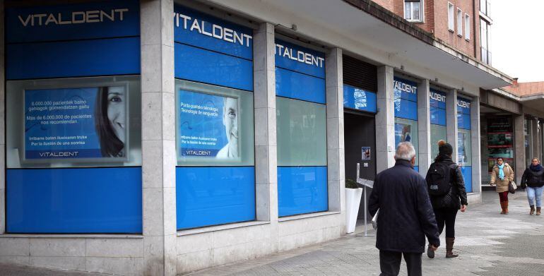 Una clínica dentista que opera bajo el nombre Vitaldent en el barrio bilbaino de Deusto.