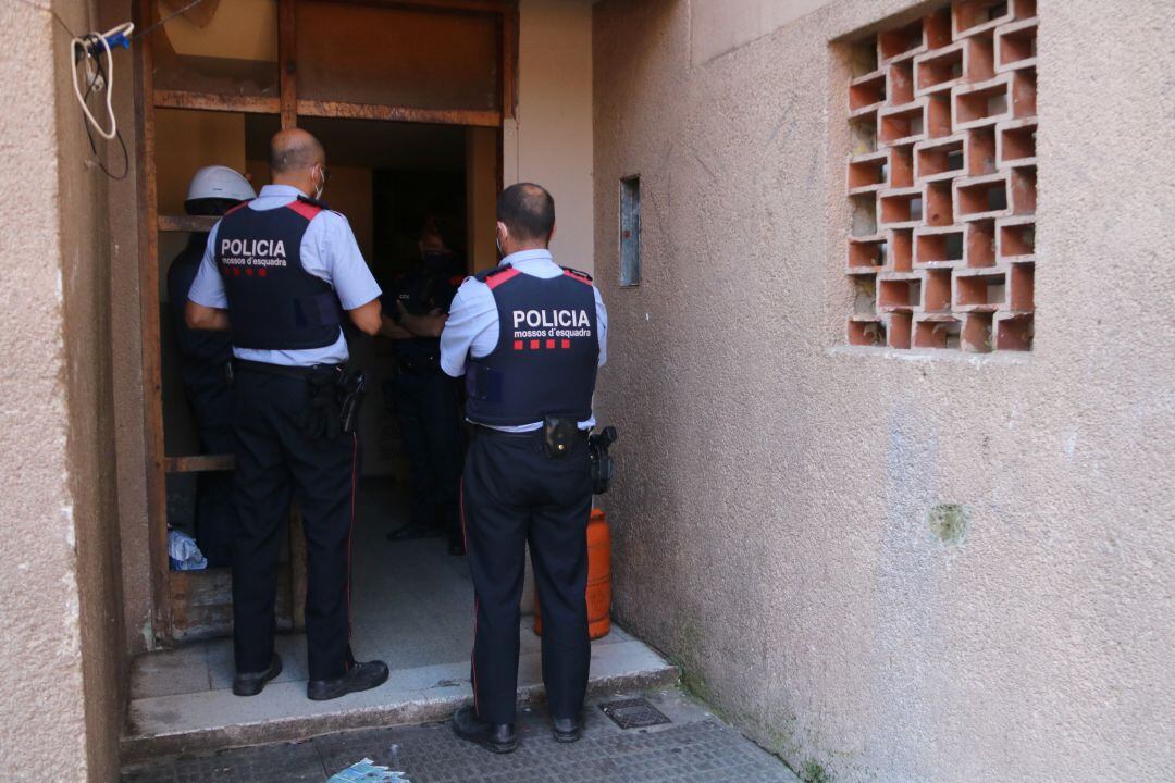 Els Mossos durant un dispositiu antifrau elèctric aquest estiu.