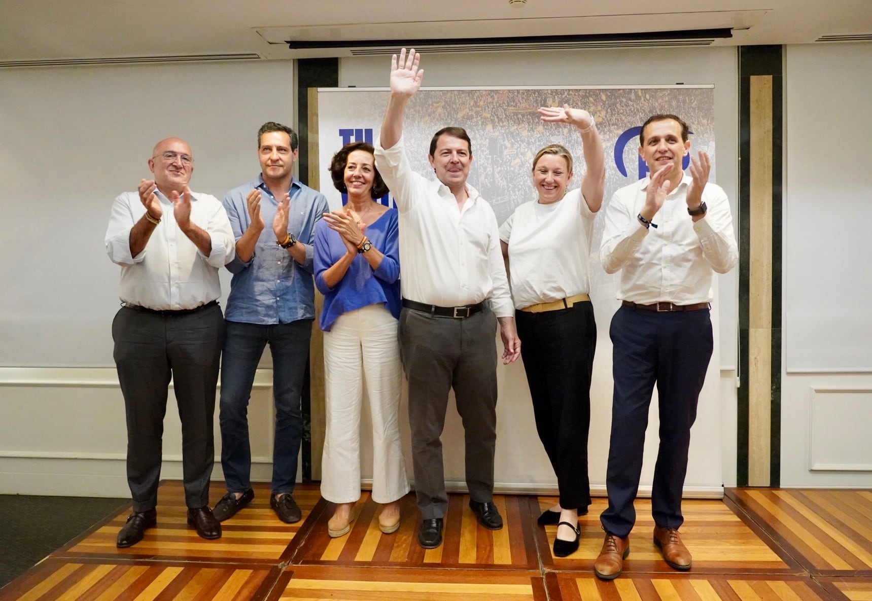 El presidente del PP de Castilla y Le�n, Alfonso Fern�ndez Ma�ueco cierra la campa�a electoral en Valladolid junto al presidente provincial, Conrado �scar, y el candidato a las europeas Ra�l de la Hoz