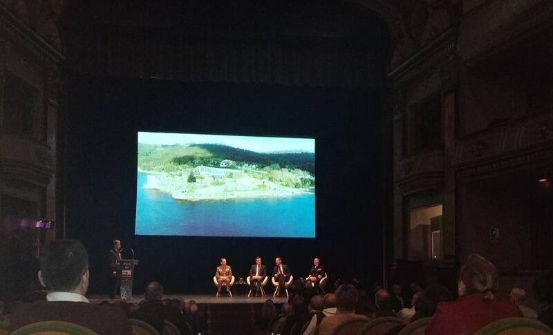 Jornada inaugural del simposio en el Teatro Jofre