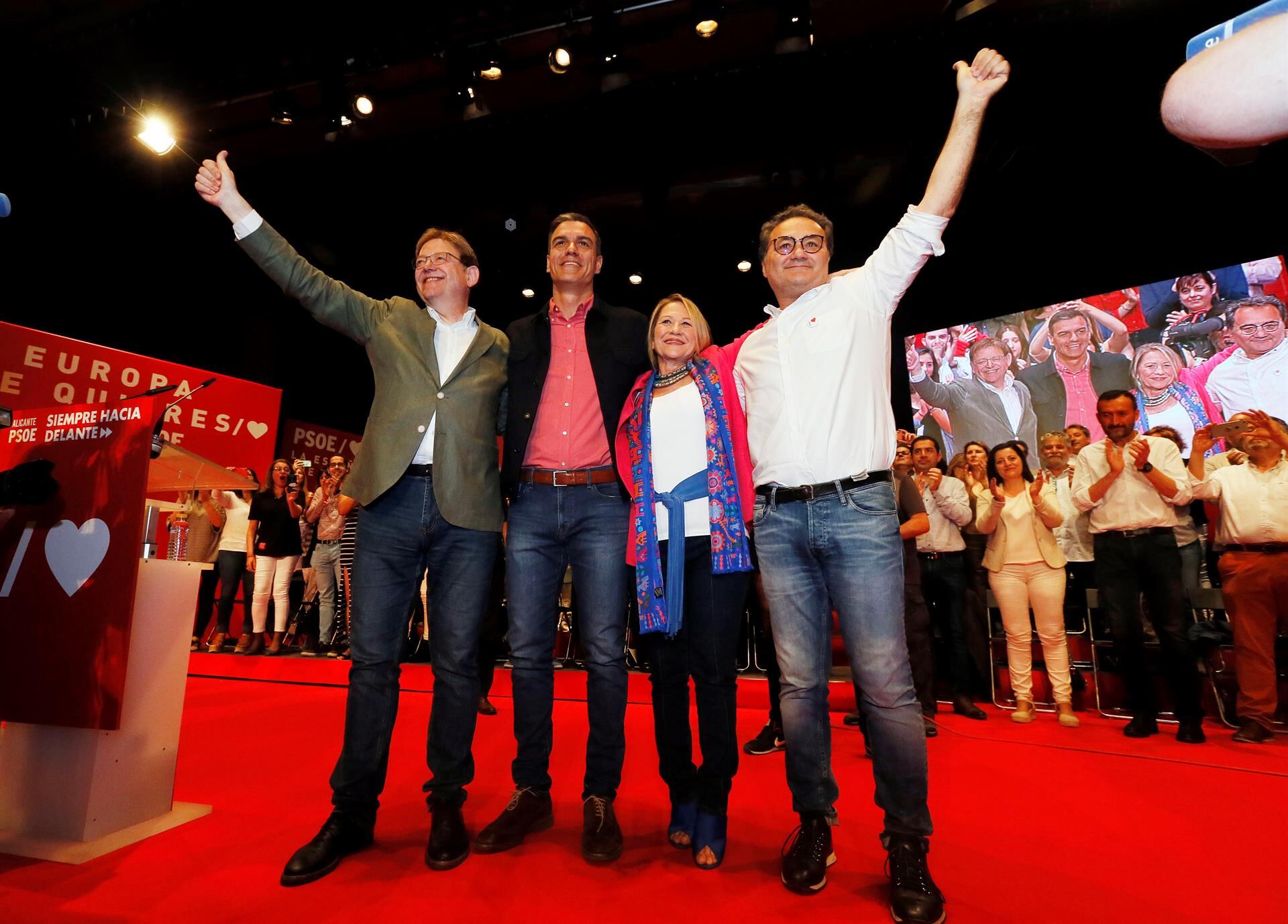 Imagen de archivo del todavía portavoz socialista, Paco Sanguino, en un mitin en Alicante junto a Pedro Sánchez y Ximo Puig a los que ha pedido amparo