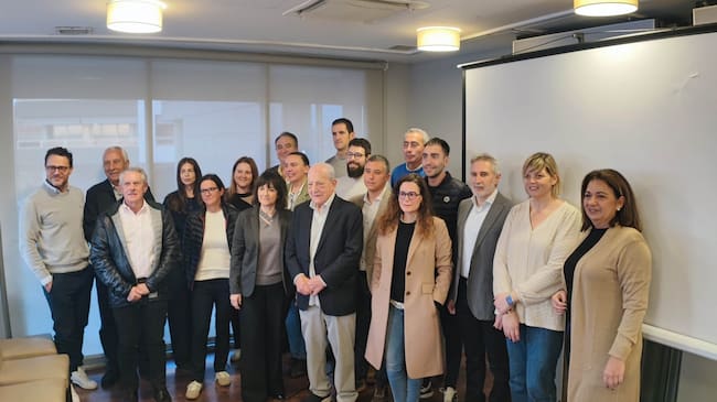 Foto de familia de los participantes en la presentación de los menús solidarios de Navidad