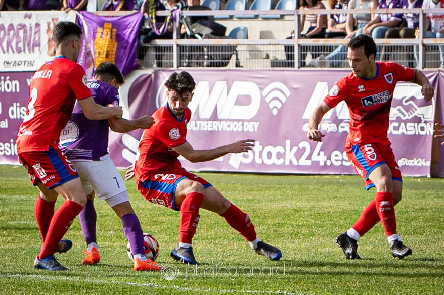 Guadalajara 1 Numancia 0Imagen del agarrón a Iván Moreno que el árbitro señaló como penalti FOTO: Óscar Gronard (@photogronard)