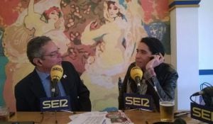 Salomón Hachuel con Mario Vaquerizo, en la caseta de Radio Sevilla