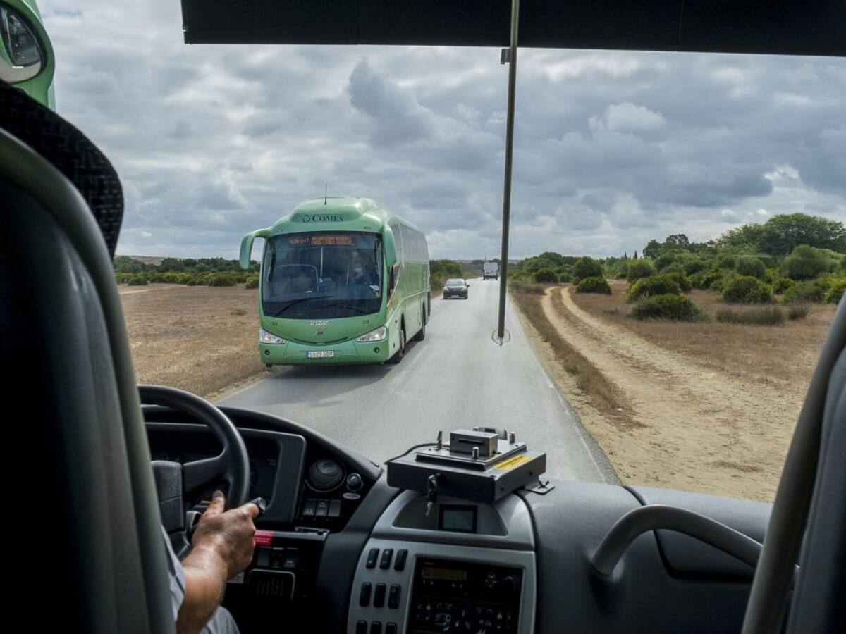 Un conductor de Comes agredido por dos individuos en Campamento