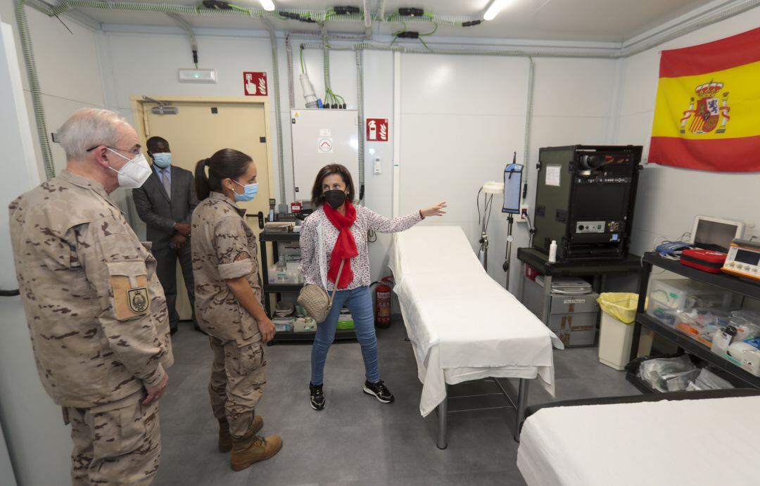 La ministra de Defensa, Margarita Robles, en su visita.