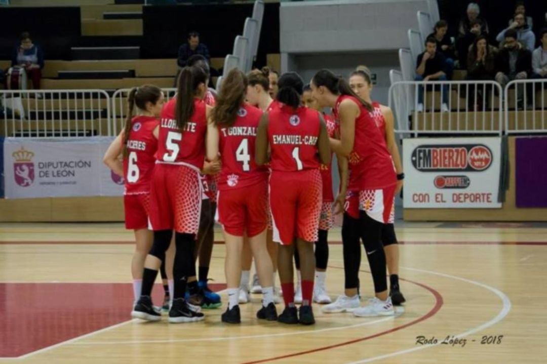 El conjunto berciano todavía no ha conseguido la victoria en el Bembibre Arena.