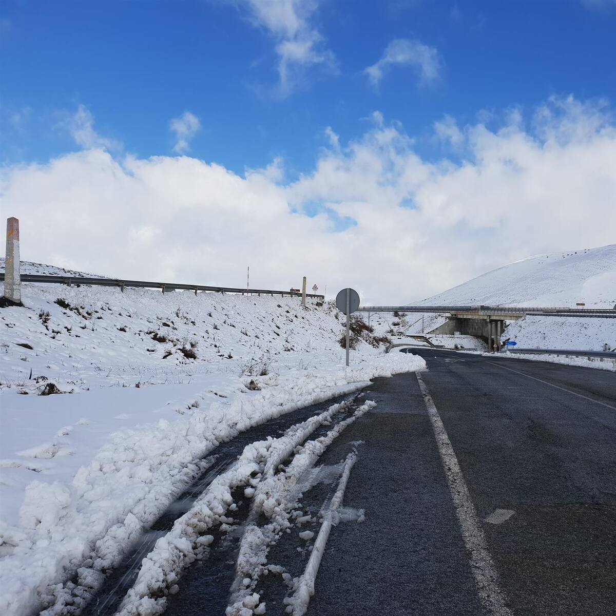 Cerrados cinco tramos de la red de carreteras de Cantabria y el puerto de Lunada por la nieve