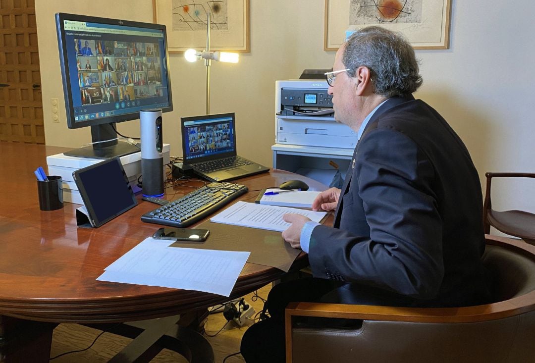 El presidente de la Generalitat, Quim Torra, participa en la videoconferencia con los presidentes autonómicos