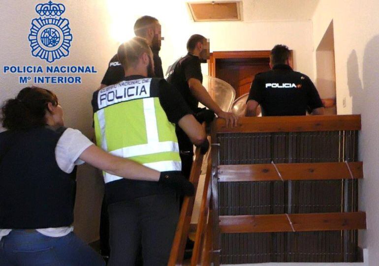 La Policía Nacional de Elda detuvo a cuatro hombres por un presunto delito de tentativa de homicidios