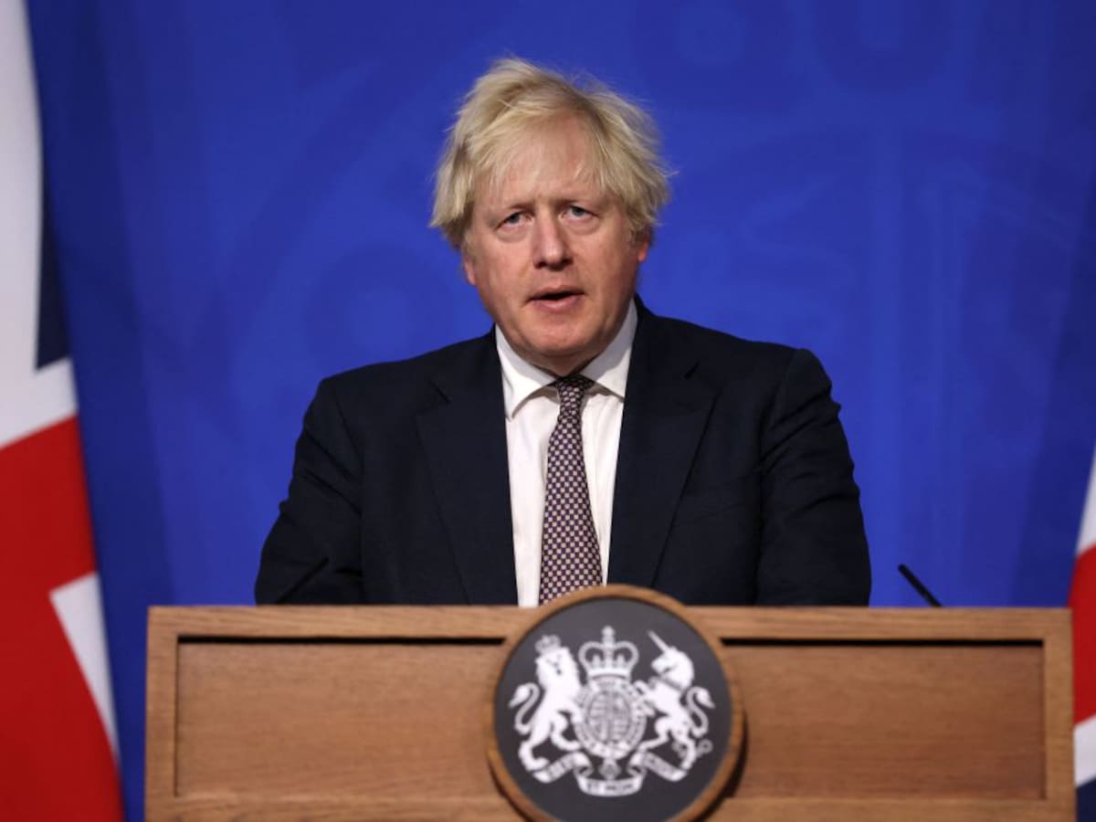 Reino Unido anuncia nuevas medidas para atajar la 'ómicron': mascarillas y PCR a viajeros vacunados