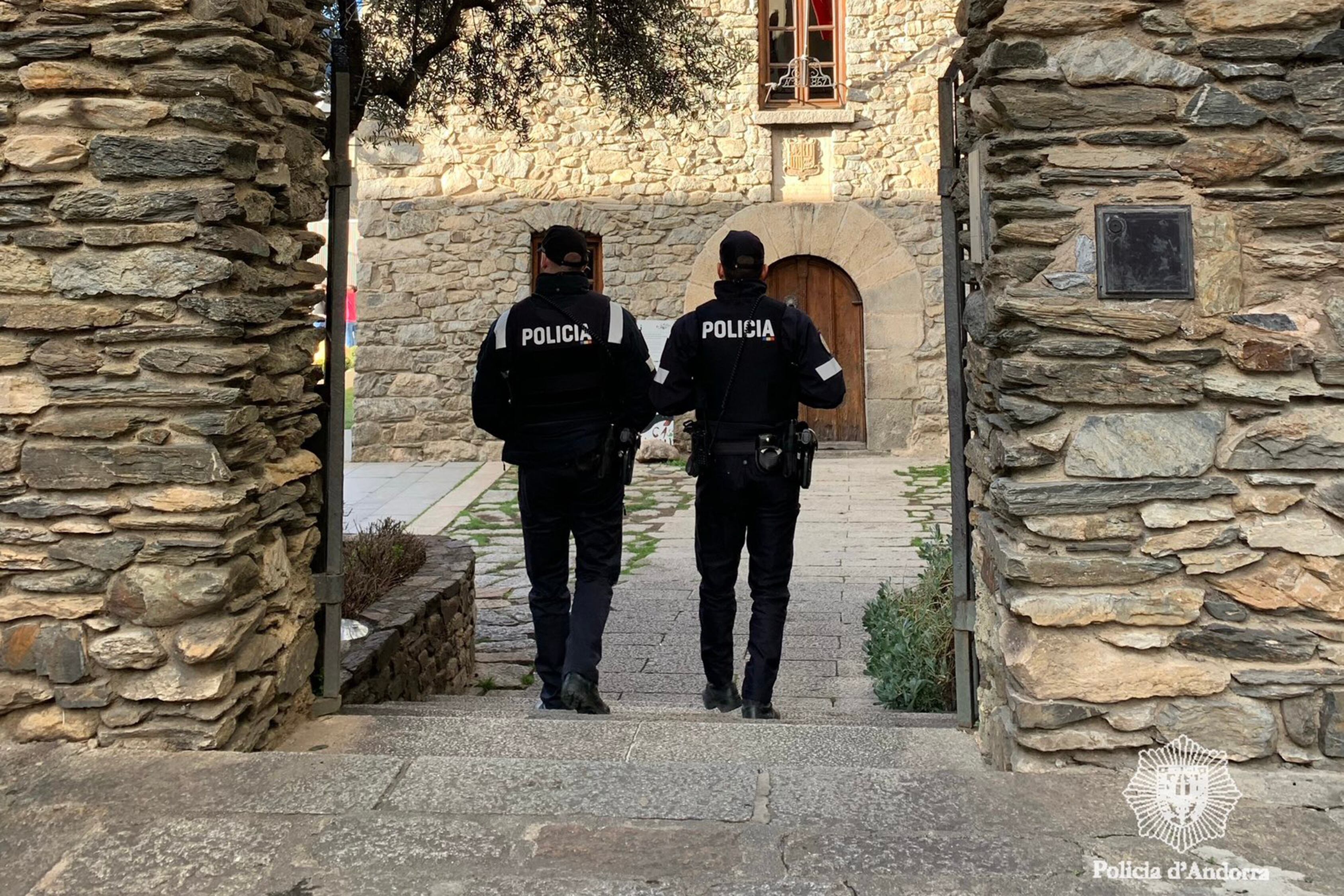 Dos agents del cos de policia
