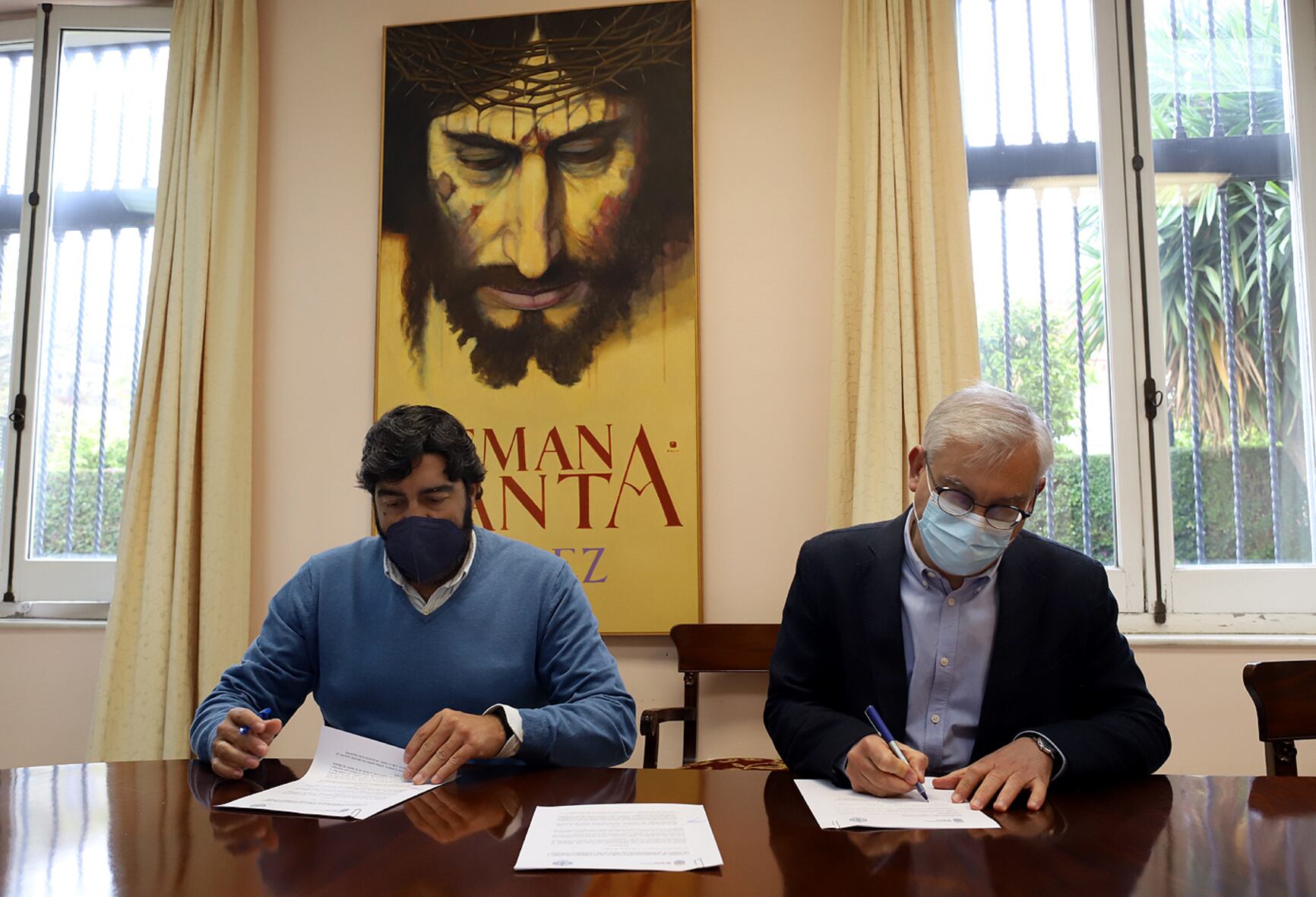 Firma del acuerdo entre la Unión de Hermandades y el Ayuntamiento