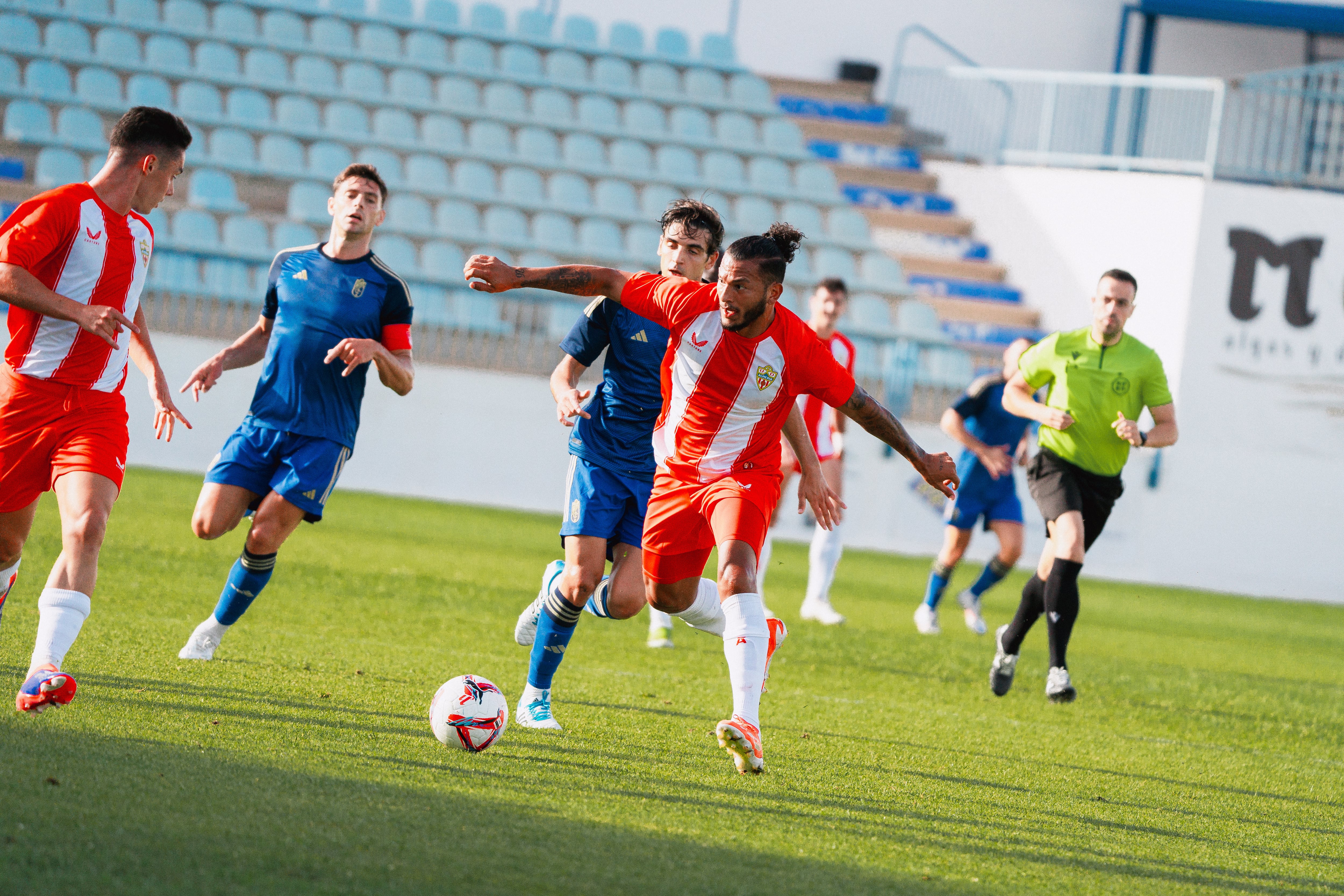 El hombre del partido con un gol y asistencia en Motril.