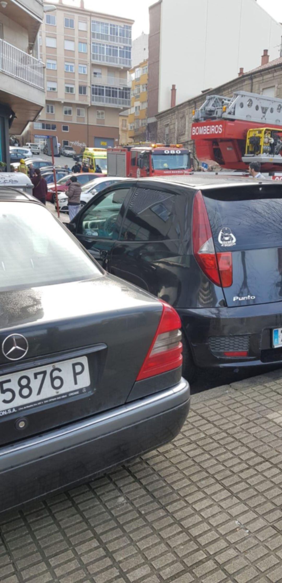 Los bomberos tuvieron que intervenir ya que todo el edificio se llenó de humo