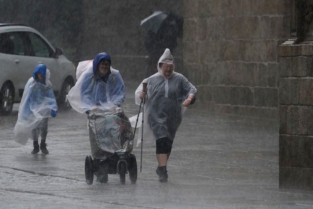 Estragos de una borrasca en Santiago de Compostela.