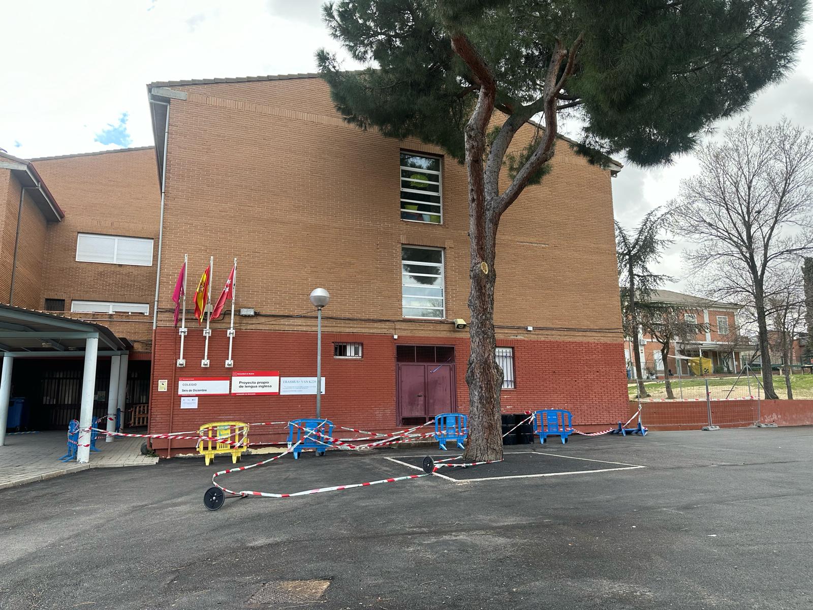 Fachada del colegio 6 de diciembre de Alcobendas