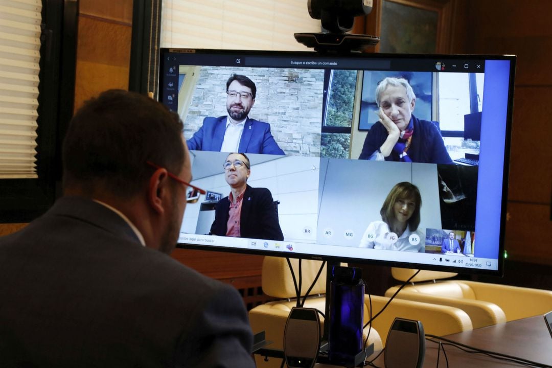 El Presidente del Principado, Adrián Barbón, durante la celebración telemática del Consejo de Gobierno