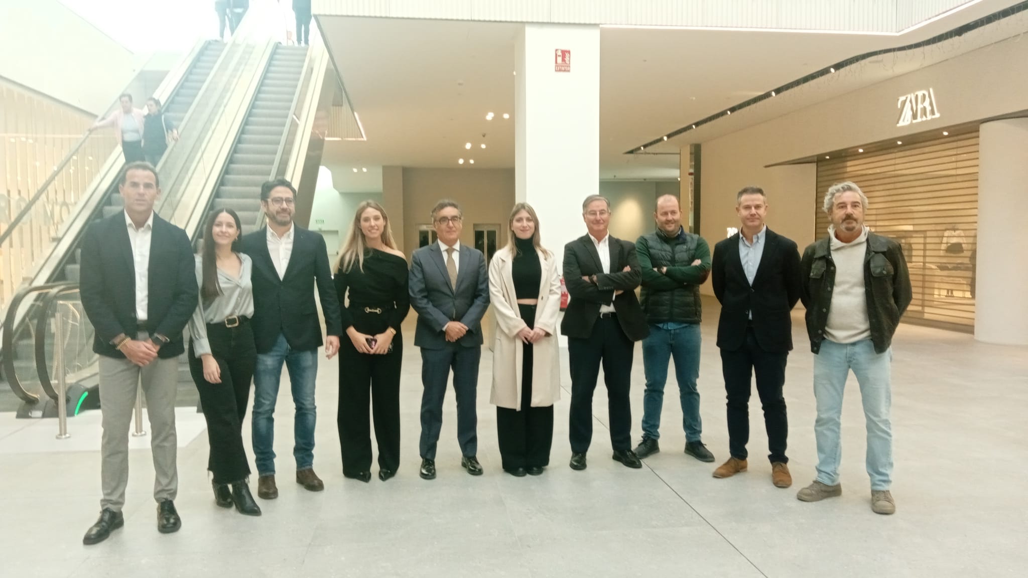 Foto de familia en la reapertura del Centro Comercial Jaén Plaza
