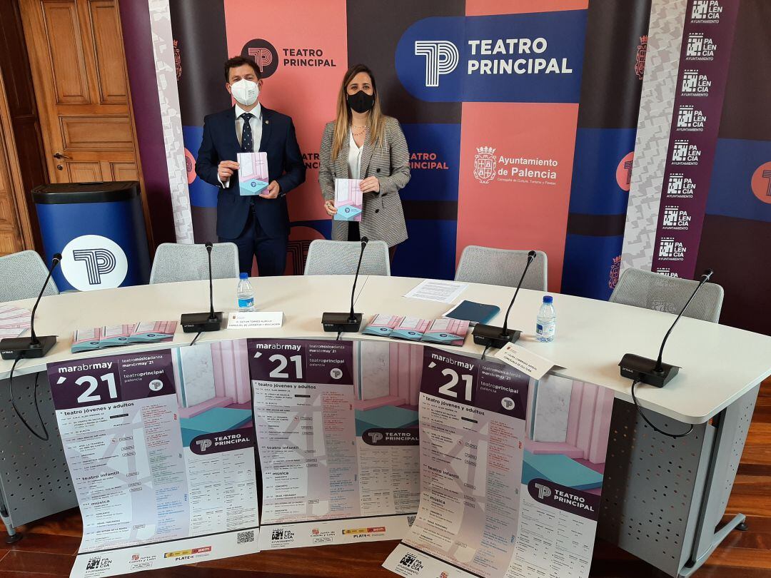 Los concejales Victor Torres y Laura Lombraña presentan la programación del Teatro Principal de Palencia