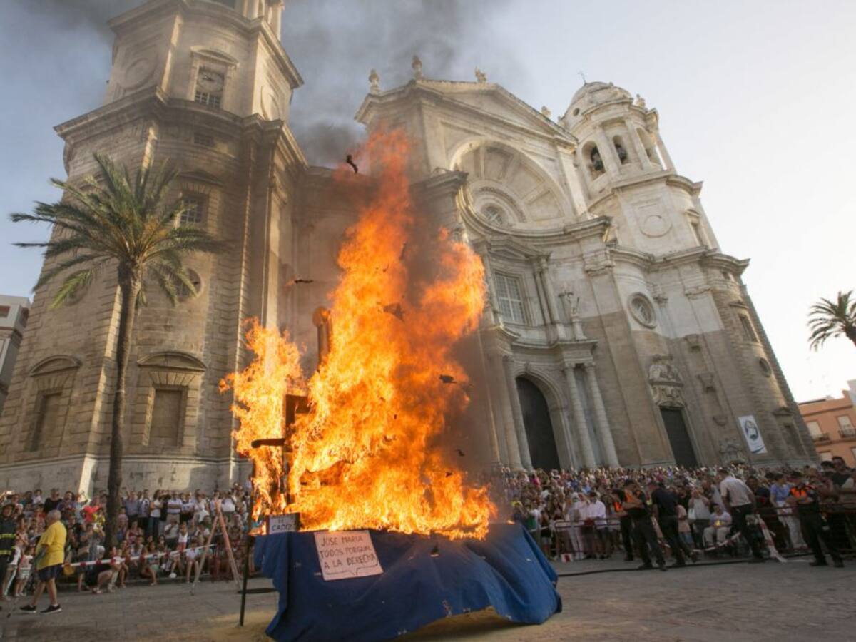 Cádiz mantiene la fiesta de los juanillos pero sin juanillos