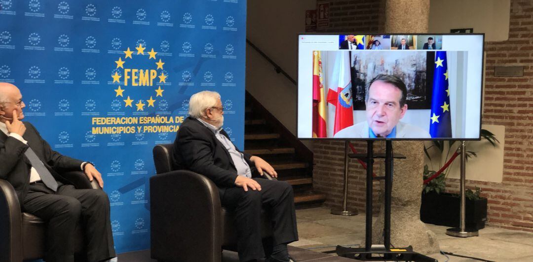 Abel Caballero interviniendo telemáticamente en el acto de la FEMP