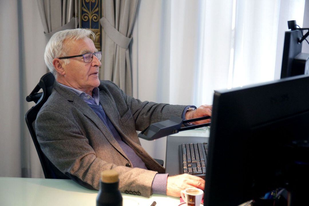 El alcalde Joan Ribó en la videoconferencia con el resto de primeros ediles que han firmado el manifiesto