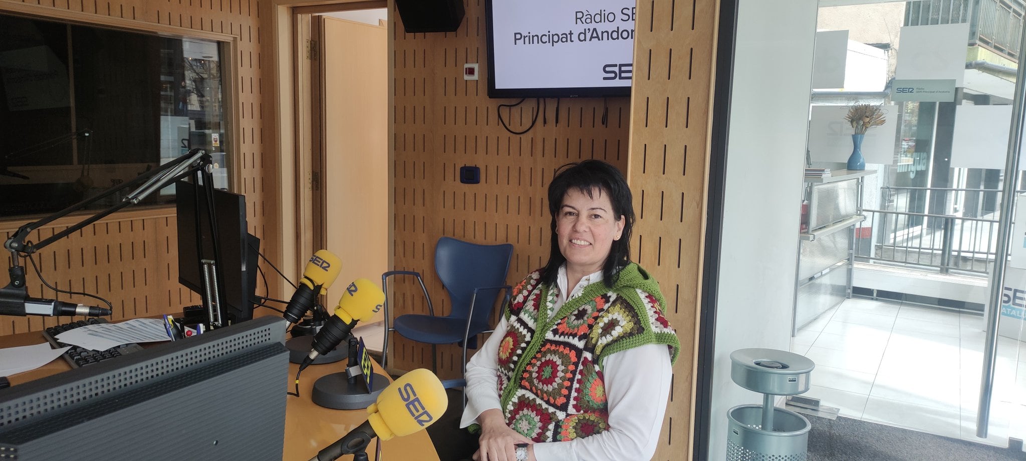La cònsol major de la Massana, Eva Sansa, als estudis de SER Andorra
