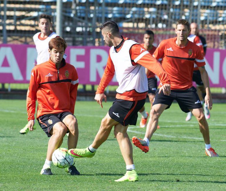 La plantilla del Real Zaragoza sigue preparando el partido del próximo domingo en el campo de Santo Domingo donde espera el Alcorcón
