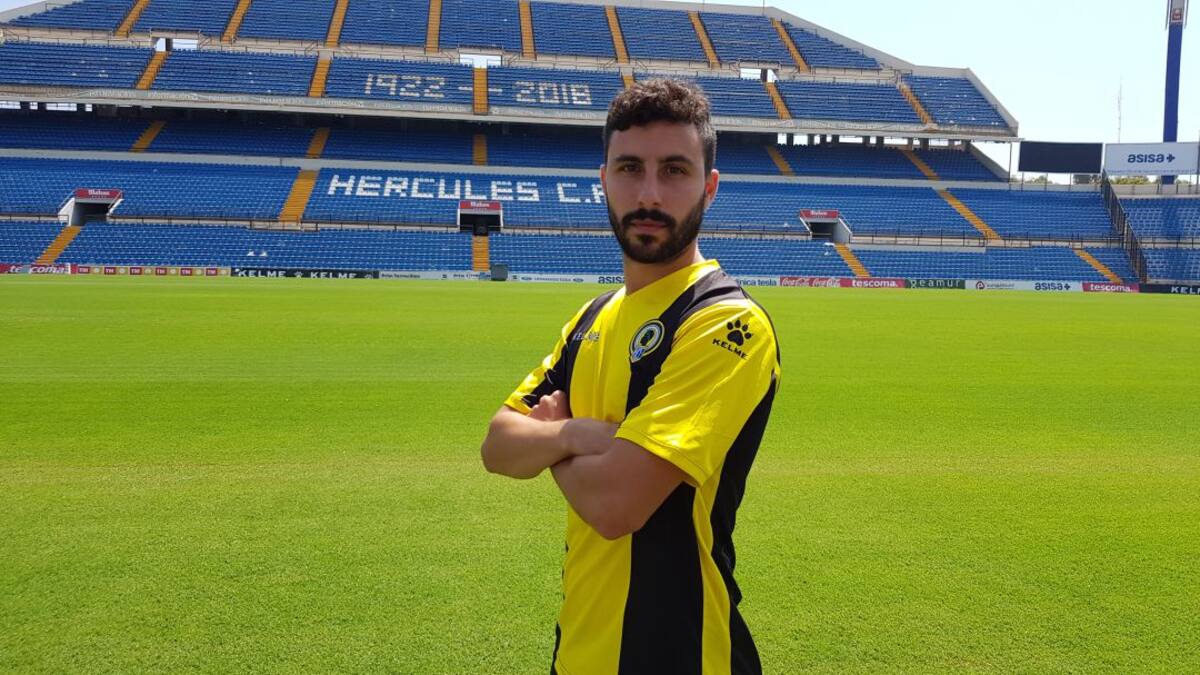 Benito: "Tenemos que hacer tres goles como mínimo y hay que salir a machacarlos arriba"